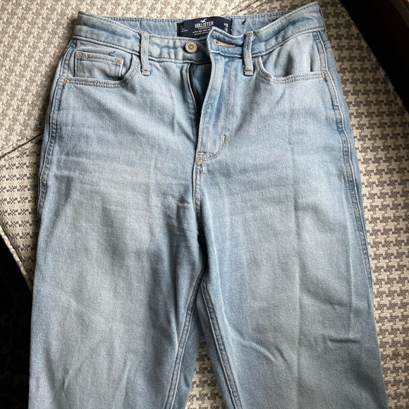 Hollister ultra high rise mom jean - Picture 2 of 4